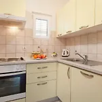 Anja アパート マカルスカ